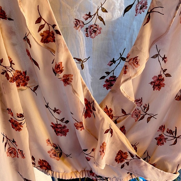 Garage light weight waisted blouse with long sleeves - Picture 3 of 8